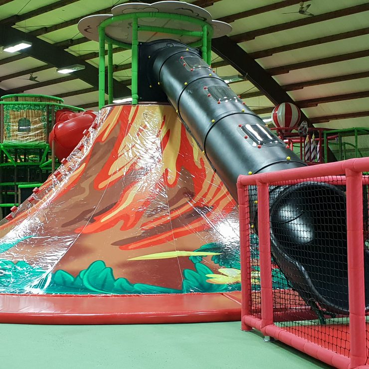 Free-Fall-Sprungturm im KÄNGUROOM Trampolinpark